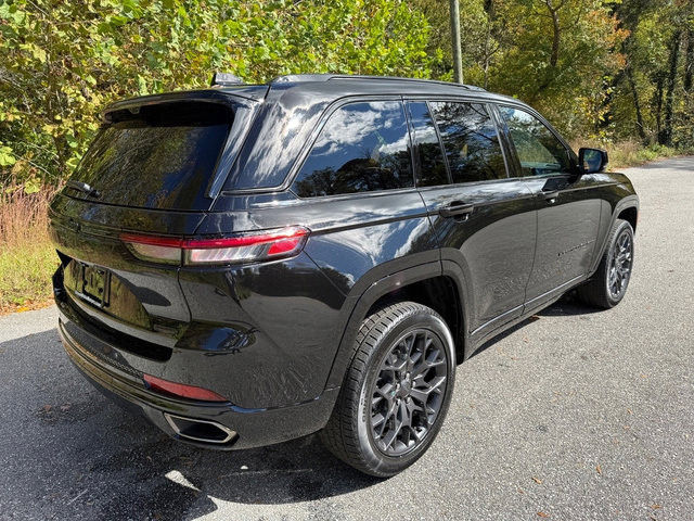 New 2025 Jeep Grand Cherokee Summit image 7