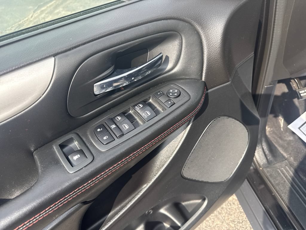 Used 2018 Dodge Grand Caravan GT FWD image 21