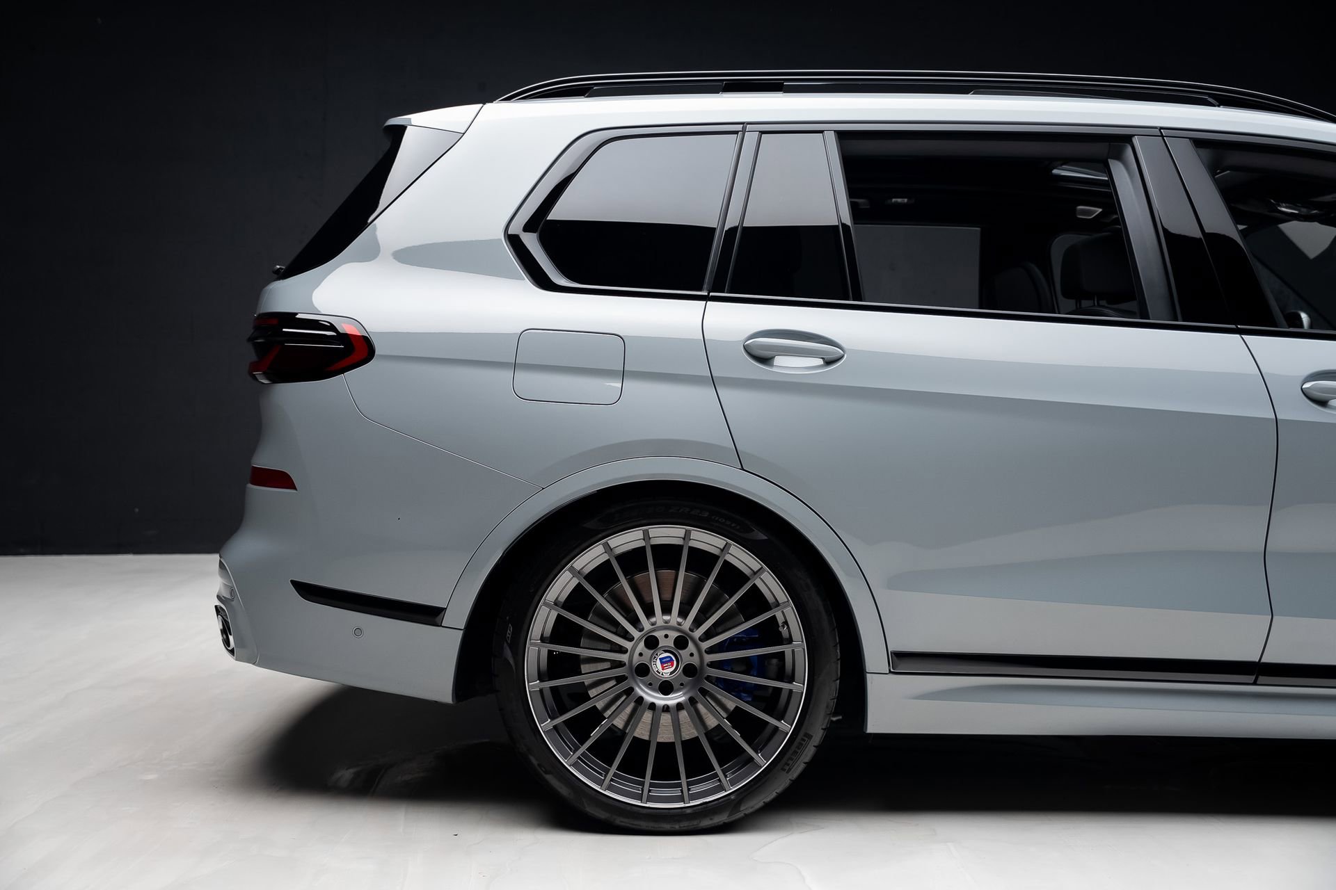 Used 2024 BMW ALPINA XB7 AWD/4WD image 38