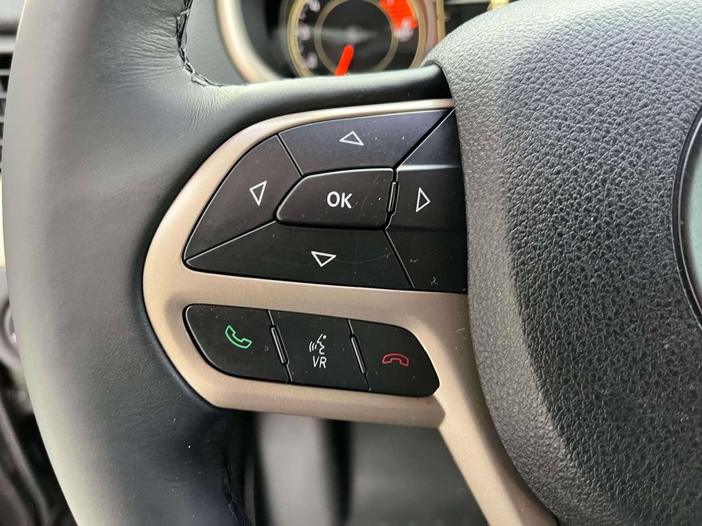 Used 2017 Jeep Cherokee Latitude w/ Comfort/Convenience Group AWD/4WD image 28
