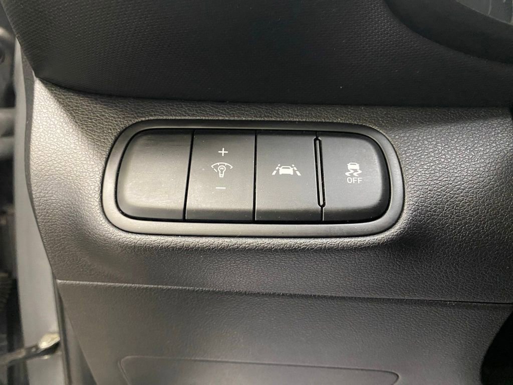 Used 2020 Hyundai Venue SEL image 23