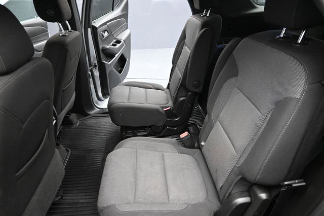 Used 2022 Chevrolet Traverse LT FWD image 18