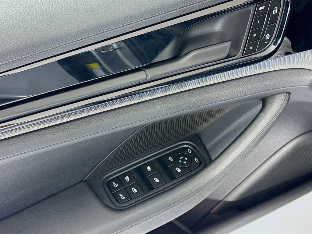 Used 2025 Porsche Panamera image 24