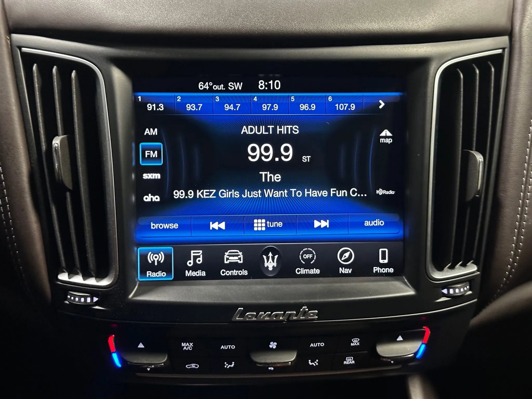 Used 2019 Maserati Levante GranLusso AWD/4WD image 38