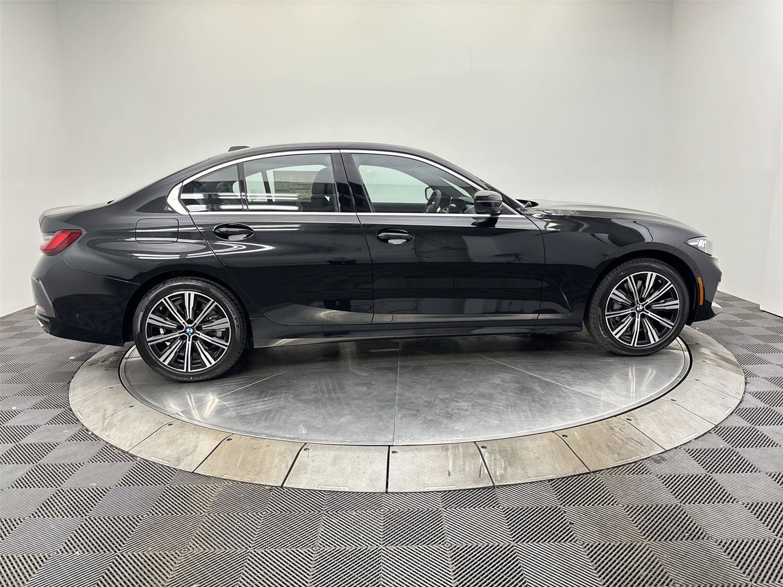 New 2026 BMW 330i xDrive Sedan w/ Convenience Package AWD/4WD image 17