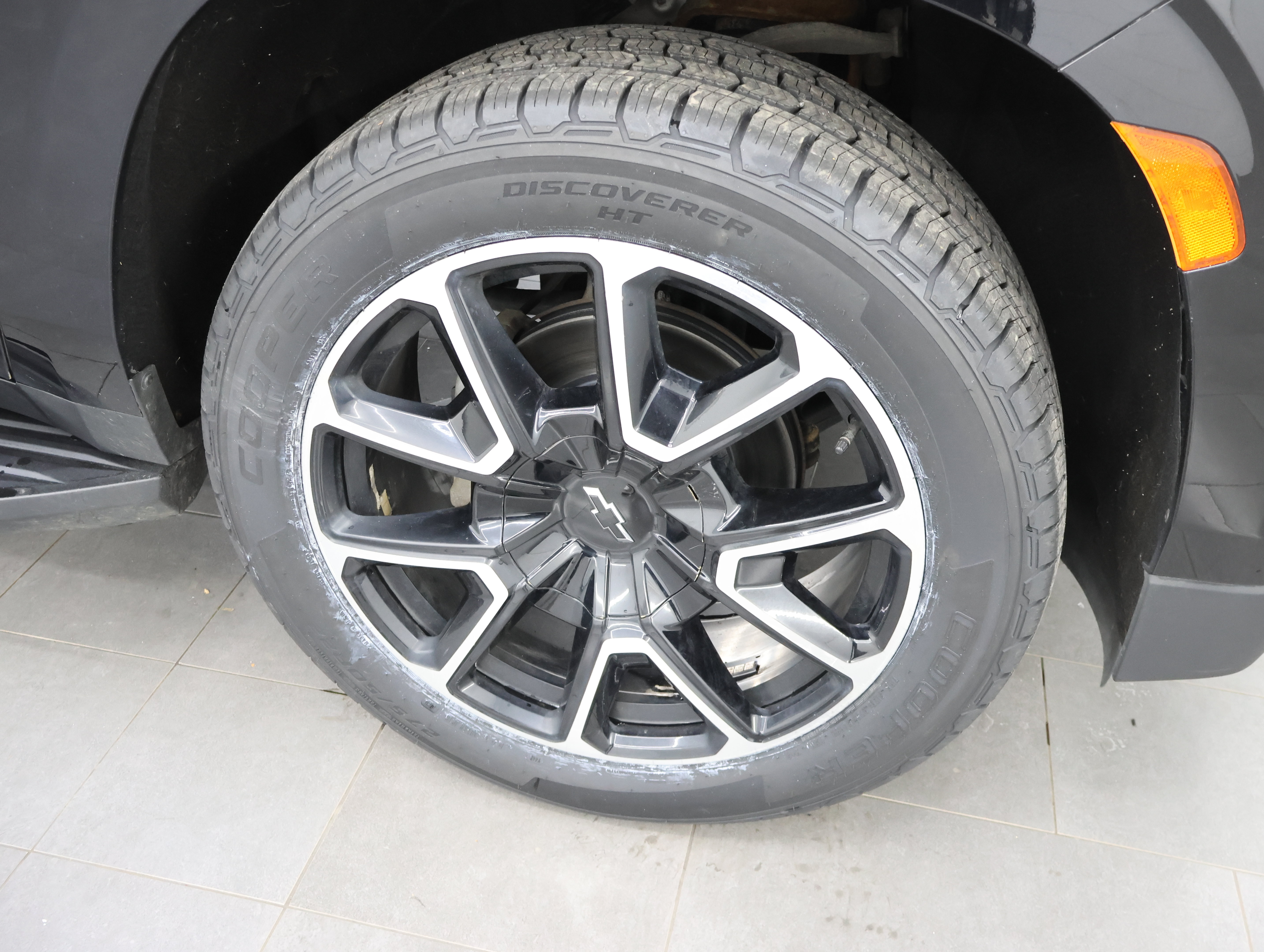 Used 2022 Chevrolet Tahoe RST w/ Luxury Package AWD/4WD image 4