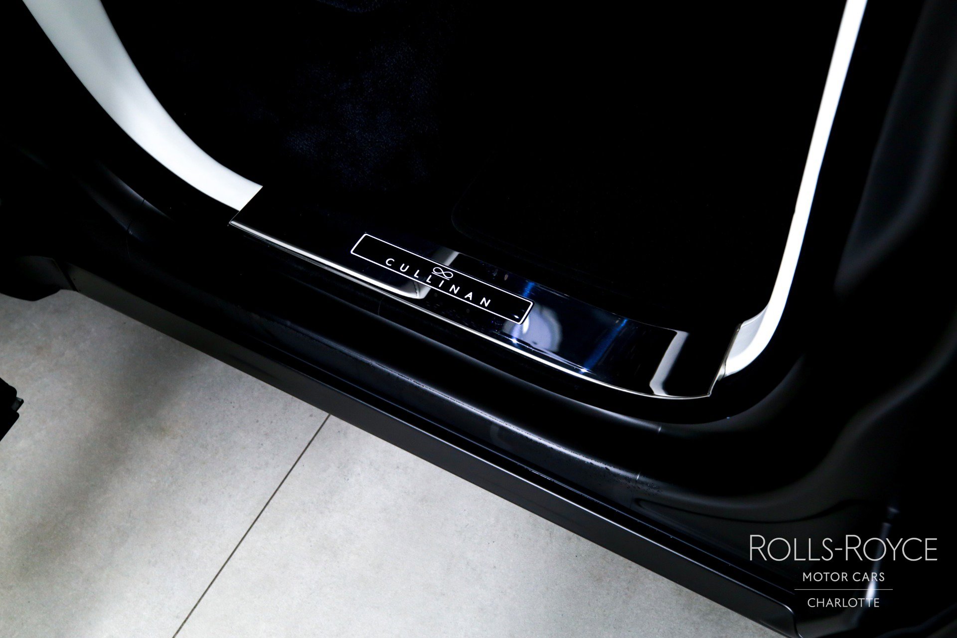 Certified 2025 Rolls-Royce Cullinan Black Badge image 30