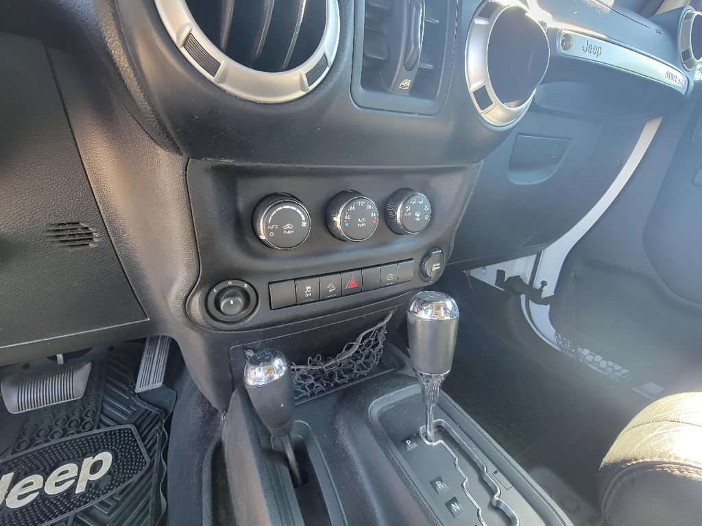 Used 2012 Jeep Wrangler Unlimited Sahara w/ Dual Top Group AWD/4WD image 16