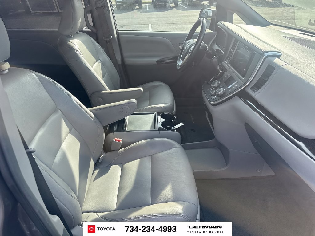 Used 2017 Toyota Sienna XLE w/ XLE Navigation Package AWD/4WD image 18