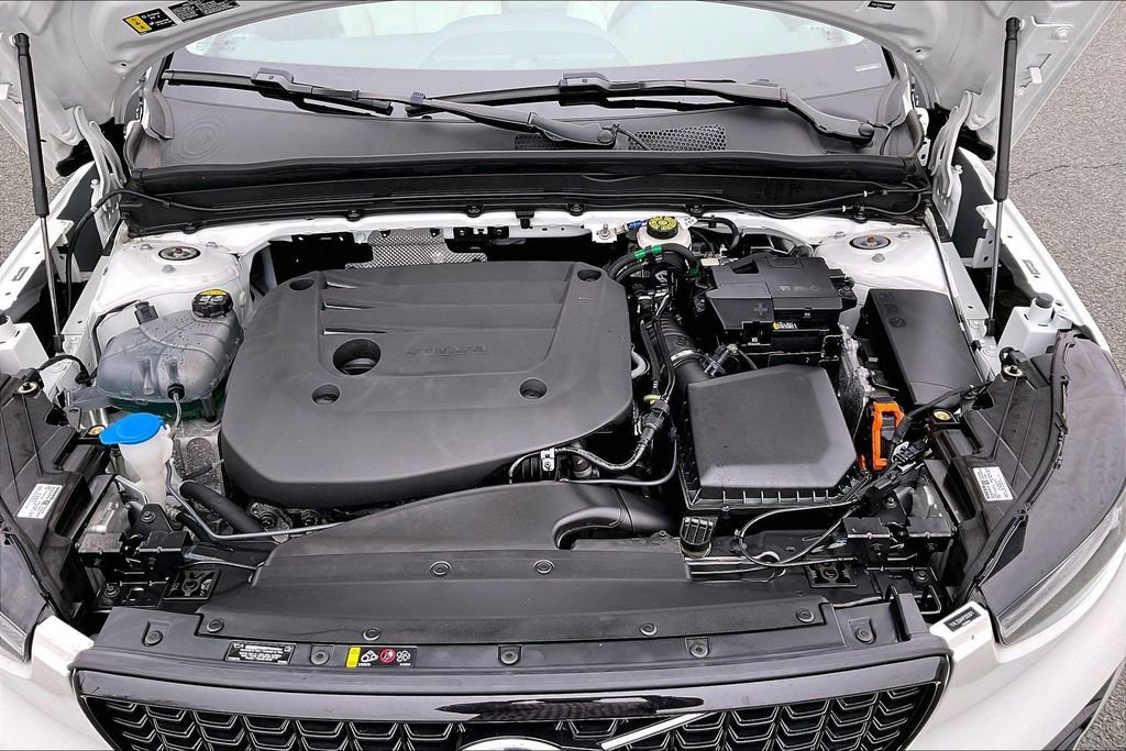 Certified 2023 Volvo XC40 B5 Plus w/ Climate Package image 30