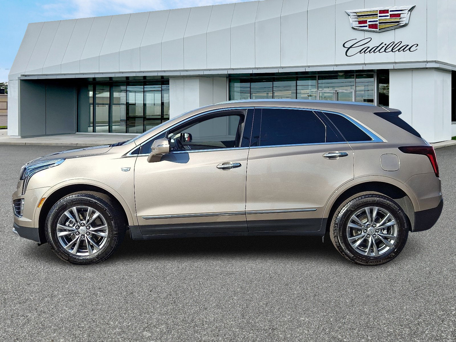 Certified 2023 Cadillac XT5 Premium Luxury image 2