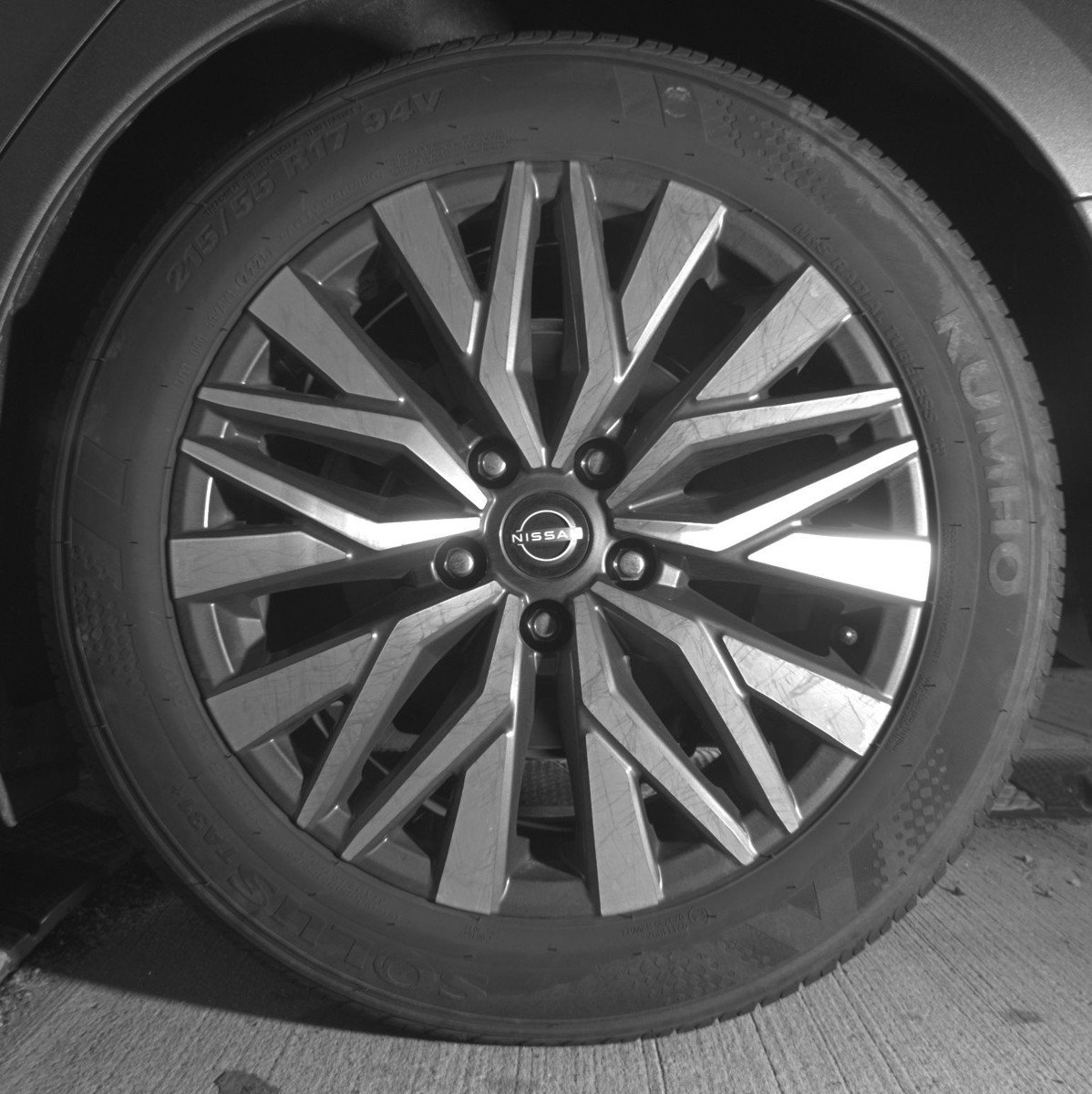 Used 2025 Nissan Altima 2.5 SV FWD image 14
