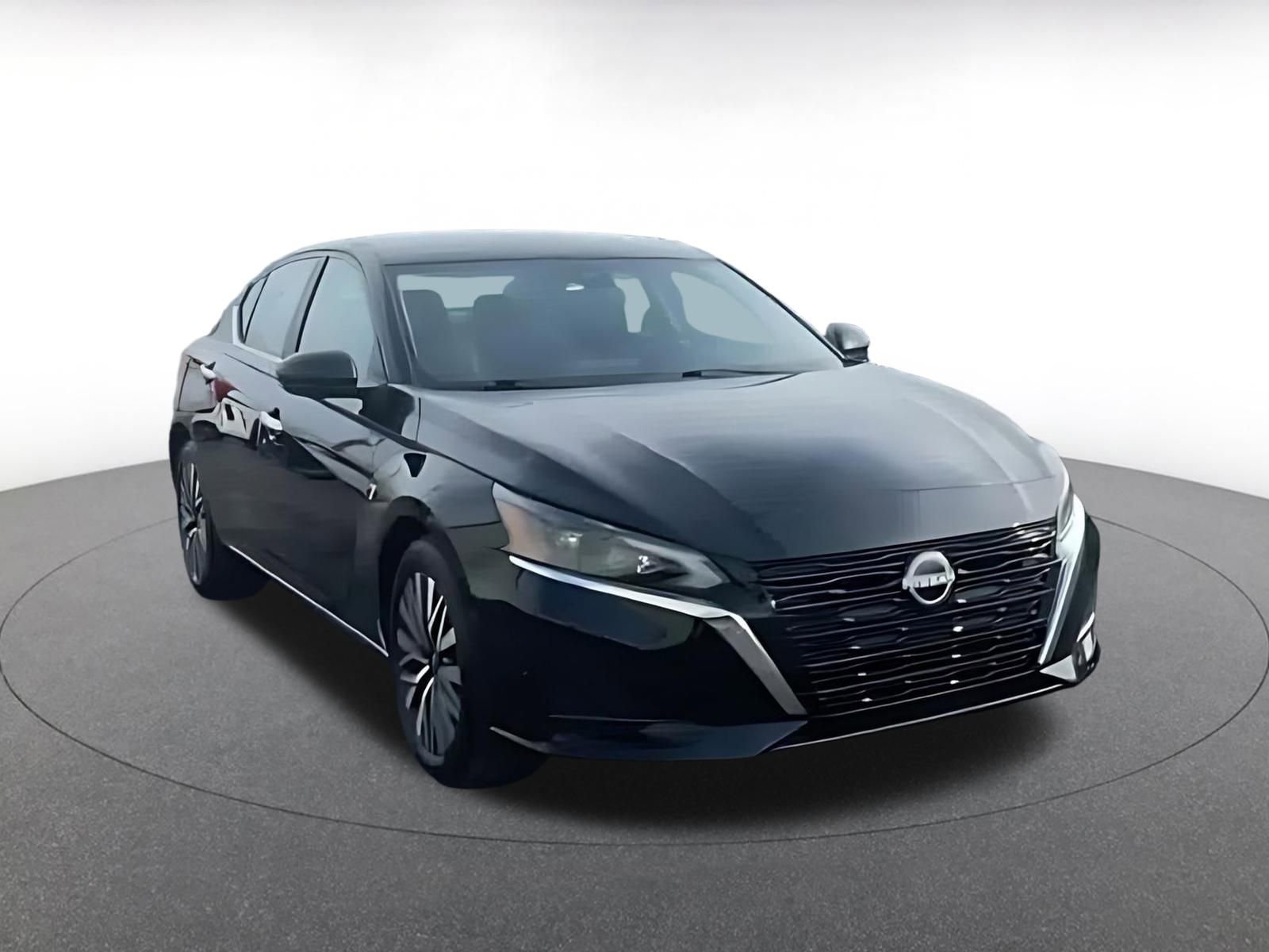 Used 2025 Nissan Altima 2.5 SV image 3