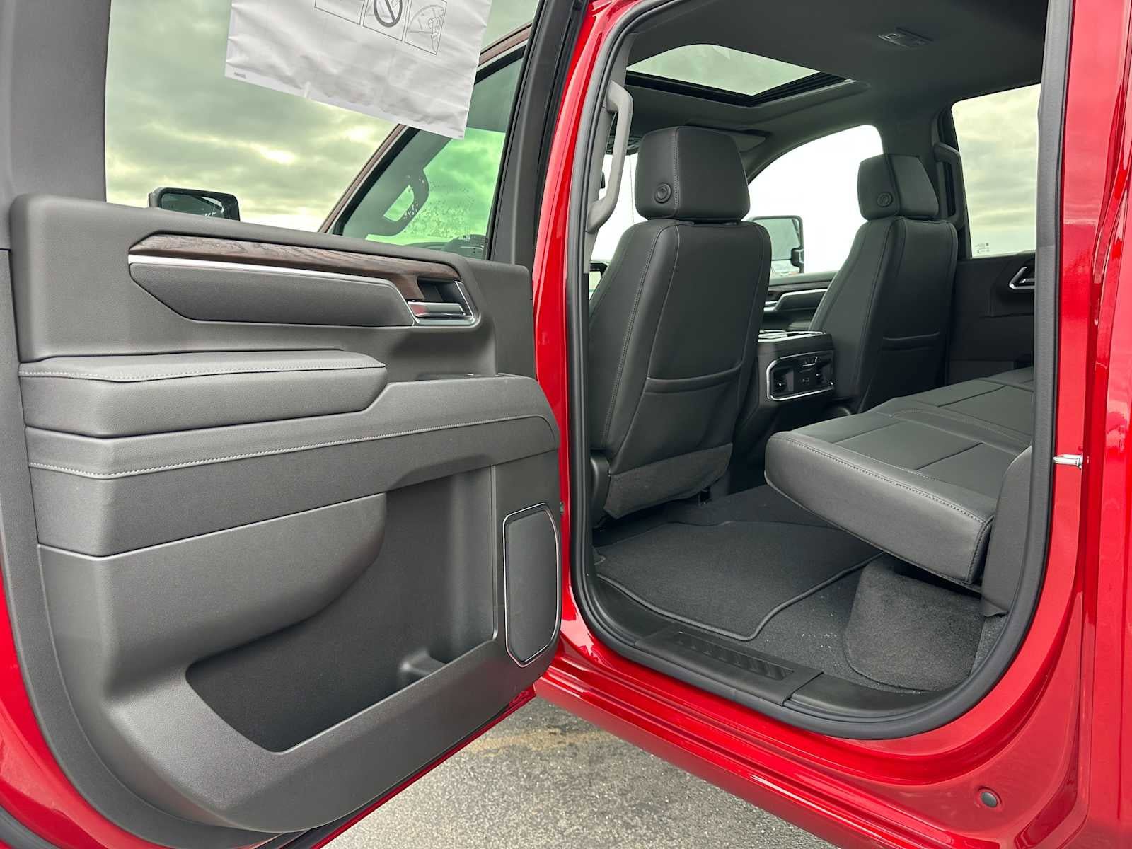 New 2026 GMC Sierra 2500 SLT w/ SLT Convenience Package image 15