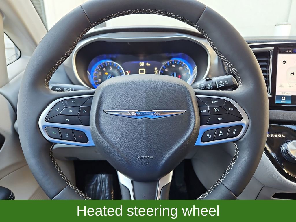 Used 2023 Chrysler Pacifica Touring-L image 10