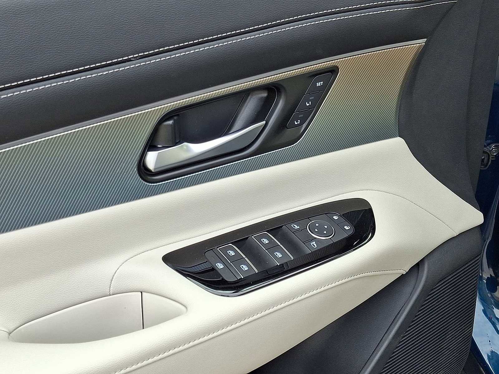 Used 2025 Nissan Murano SL w/ Cargo Package image 28