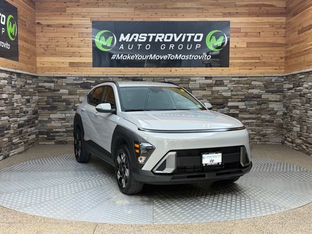 Used 2024 Hyundai Kona SEL AWD/4WD image 2