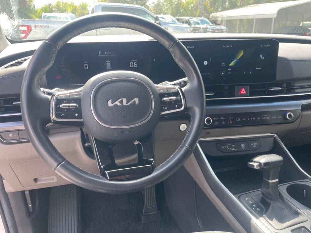 Used 2026 Kia Carnival FWD image 15