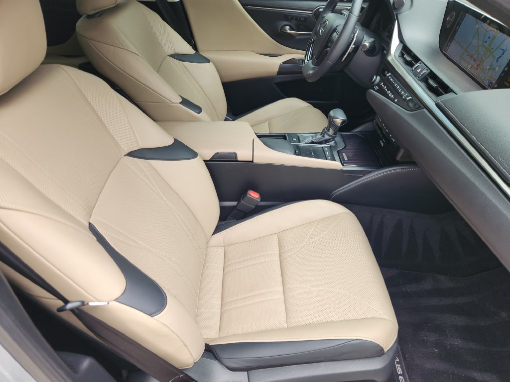 Used 2019 Lexus ES 350 Ultra Luxury w/ Accessory Package 2 FWD image 14