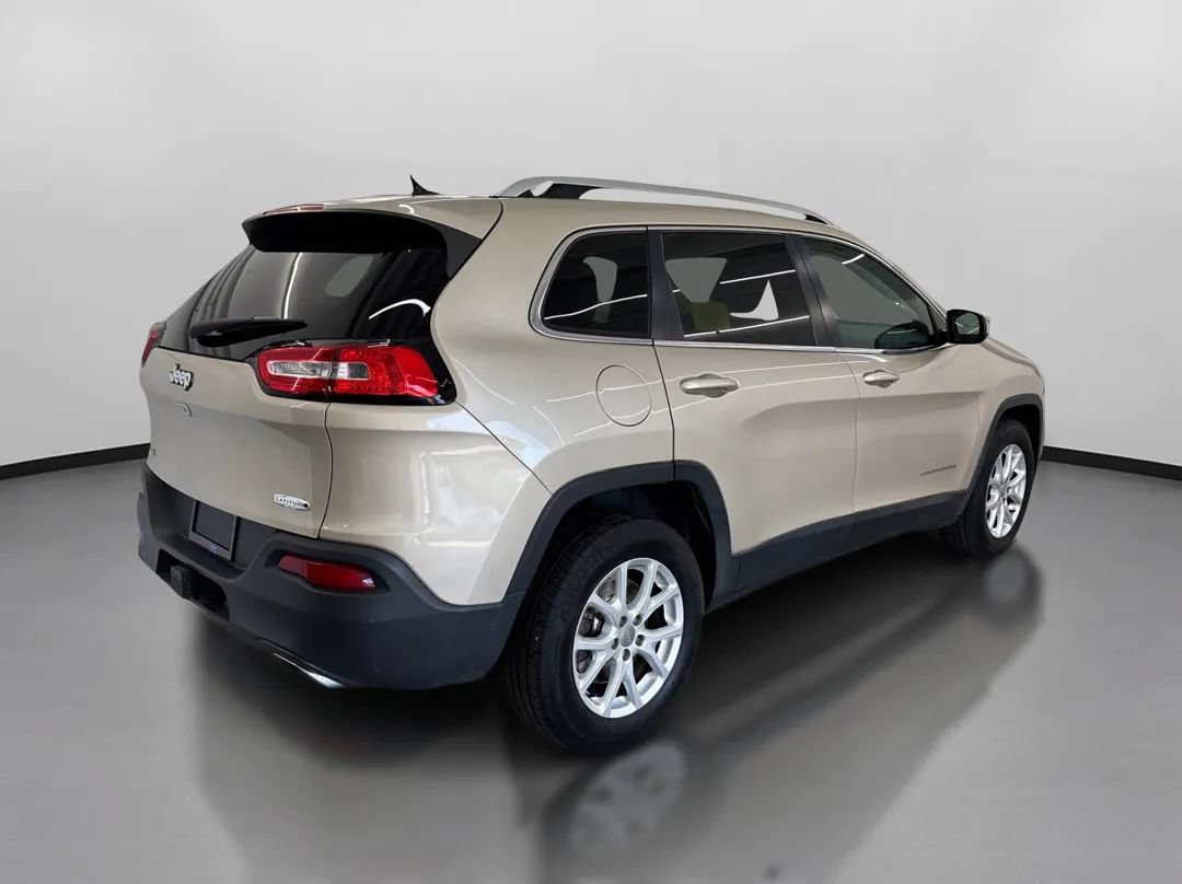 Used 2015 Jeep Cherokee Latitude w/ Cold Weather Group AWD/4WD image 10