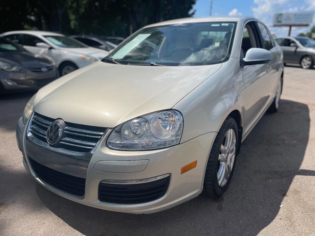 Used 2010 Volkswagen Jetta TDI FWD image 3