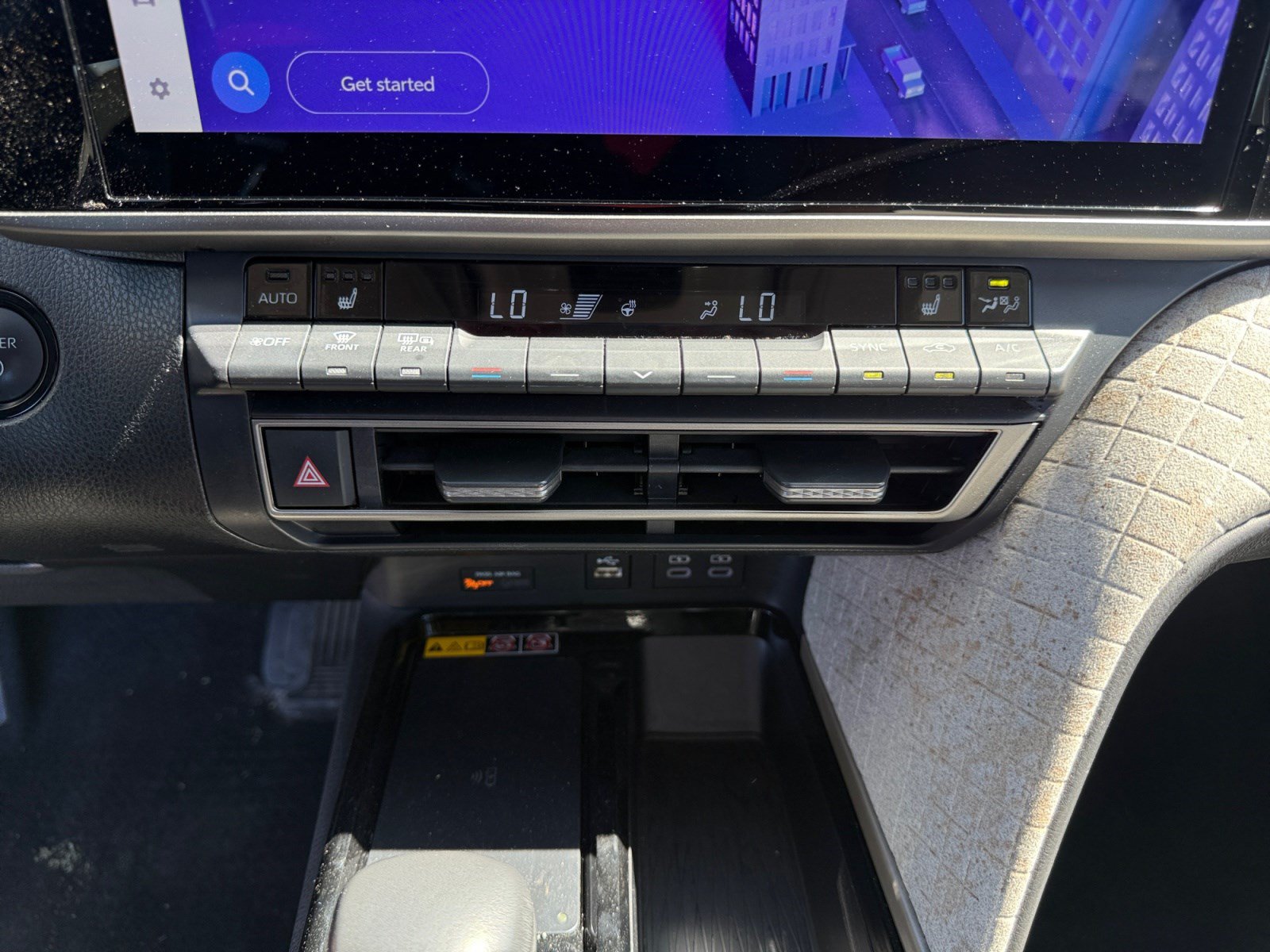 Used 2025 Toyota Camry XLE AWD/4WD image 12
