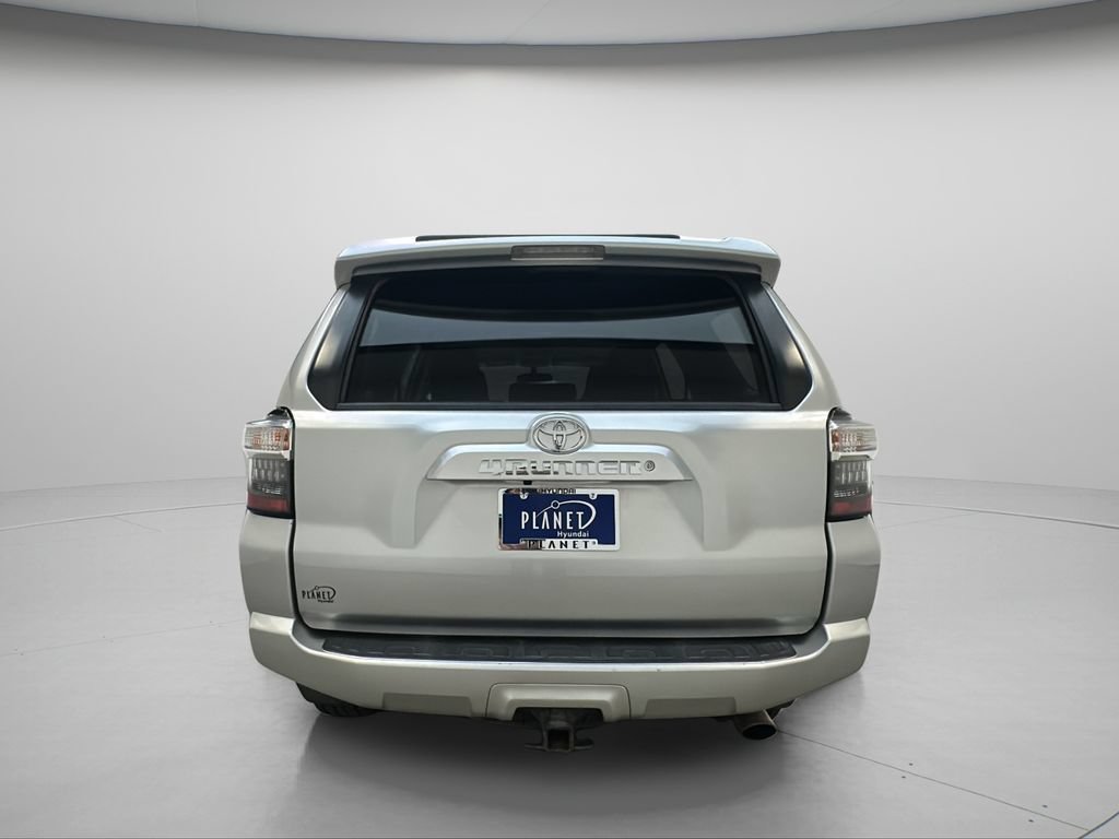 Used 2018 Toyota 4Runner SR5 AWD/4WD image 5