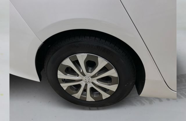 Used 2021 Toyota Prius Prime XLE FWD image 16