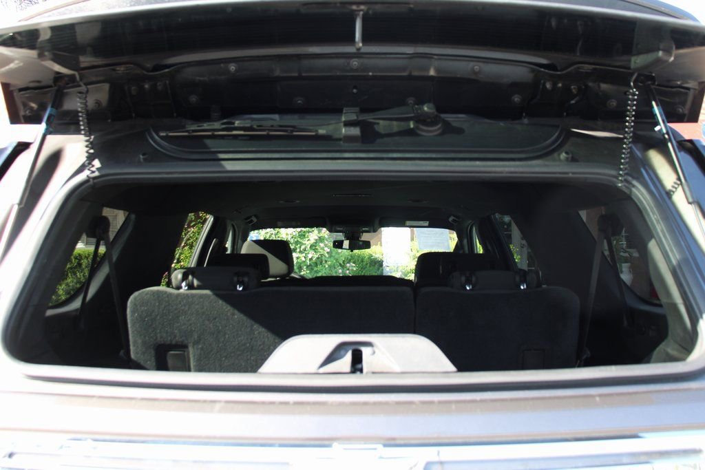 Used 2021 Chevrolet Suburban LS w/ Driver Alert Package image 8