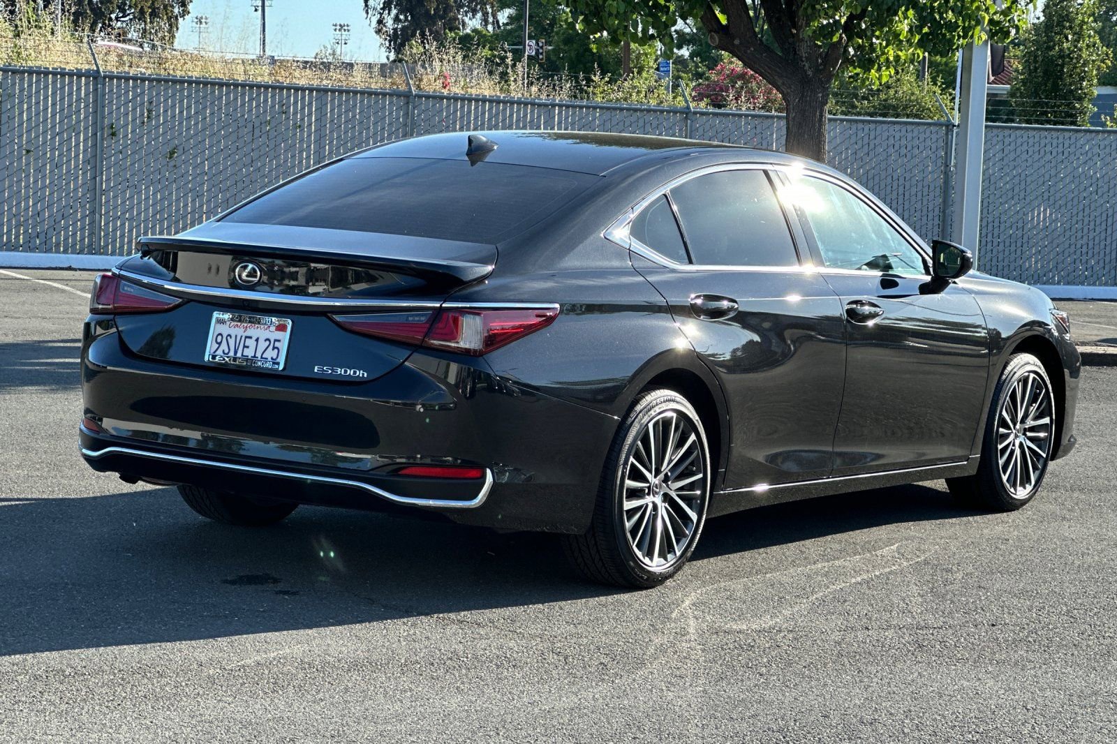 Certified 2025 Lexus ES 300h w/ Premium Package image 4