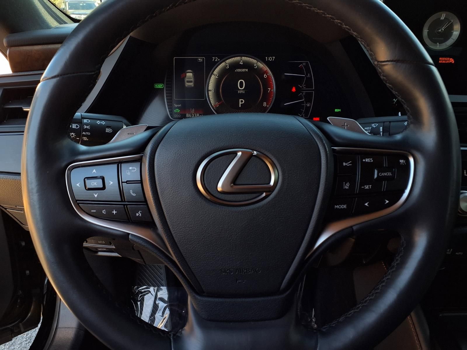 Used 2022 Lexus ES 300h w/ Premium Package image 11