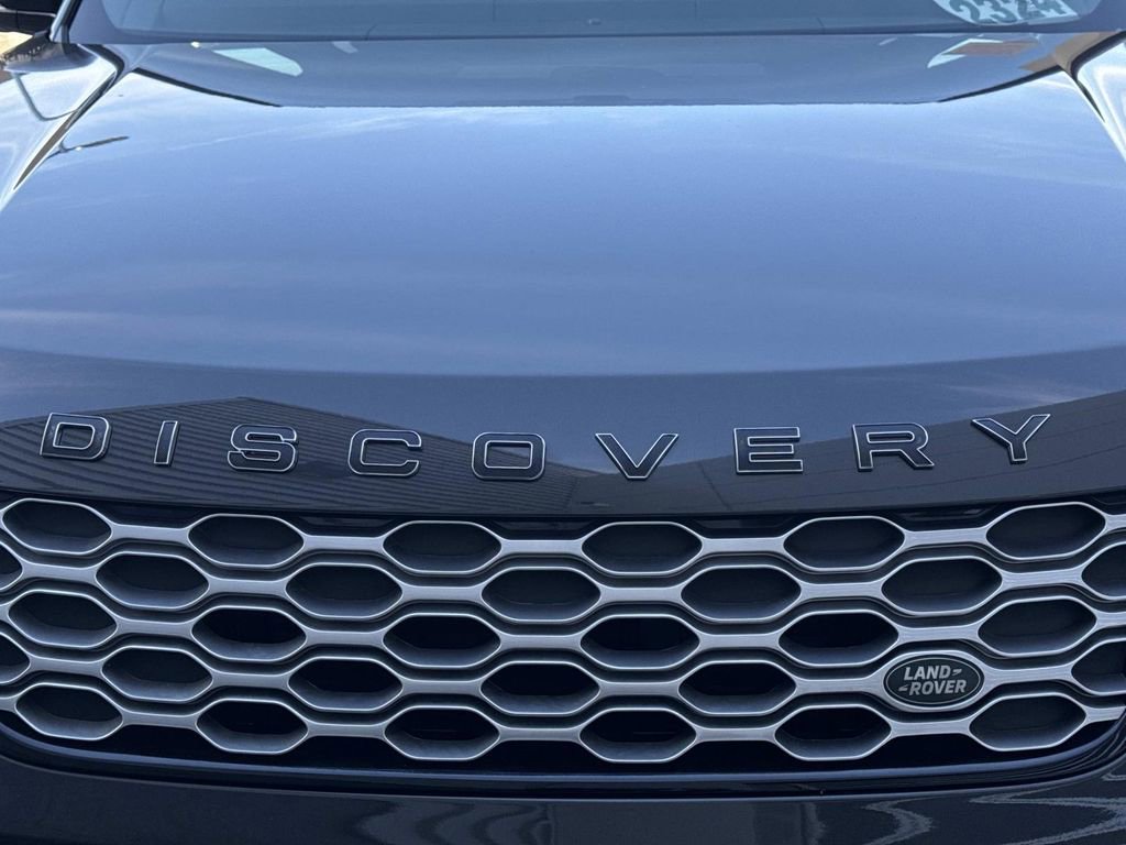 Used 2025 Land Rover Discovery S image 11