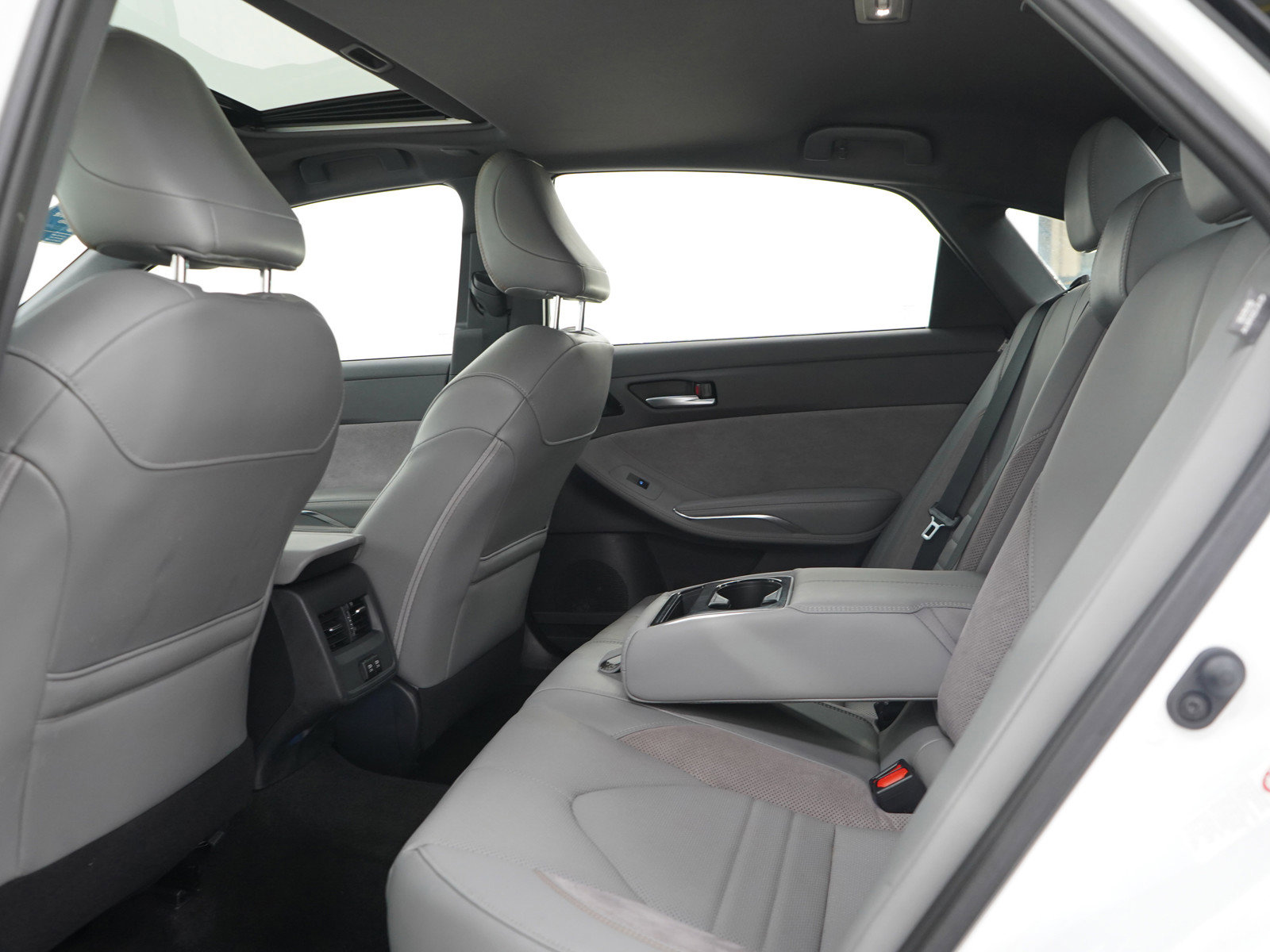 Used 2019 Toyota Avalon XSE w/ All Weather Liner Package FWD image 13