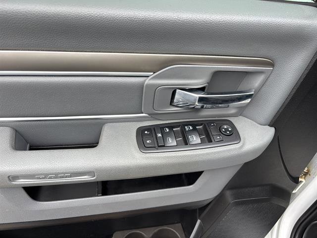 Used 2019 RAM 1500 Classic SLT AWD/4WD image 14