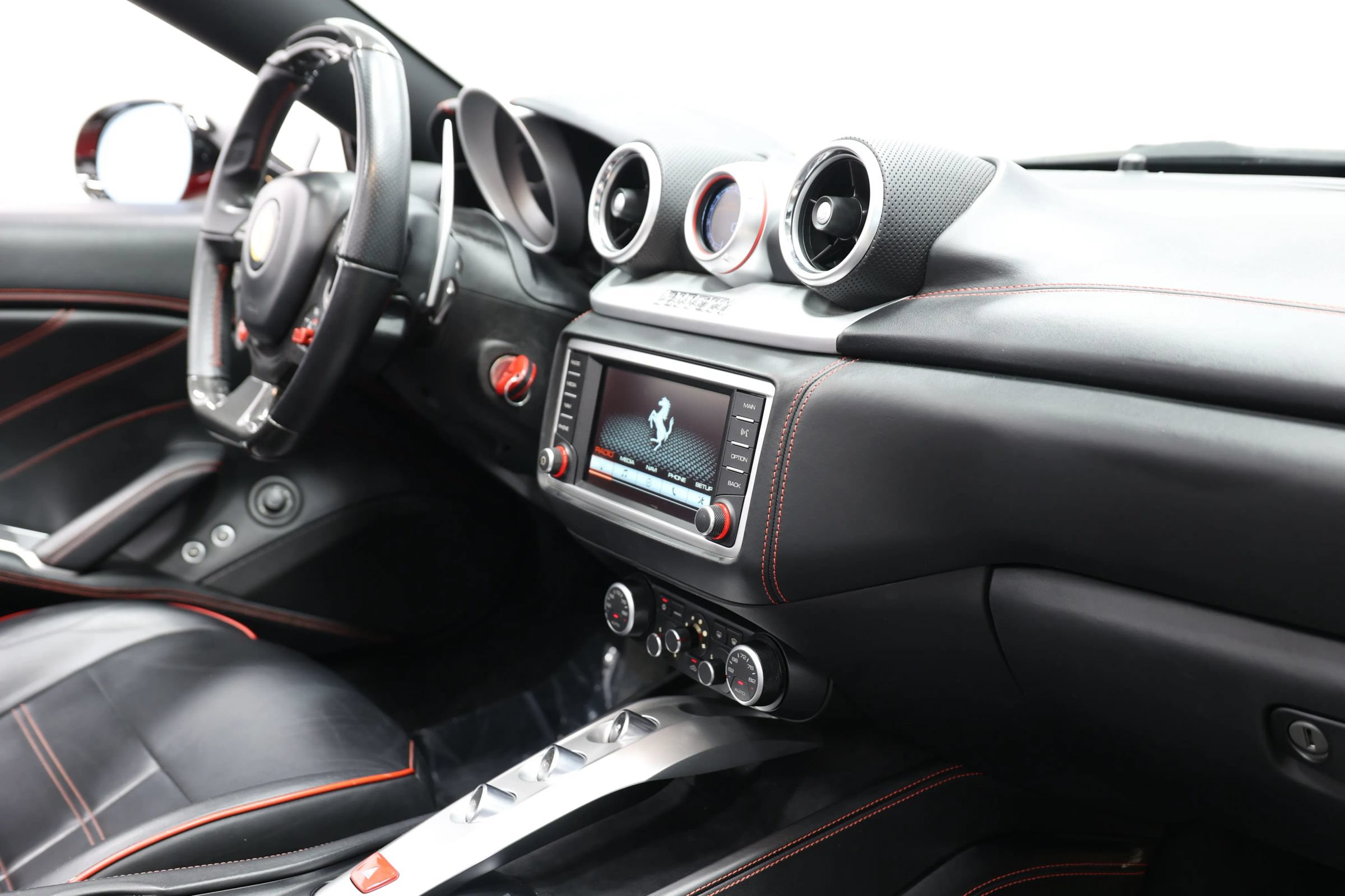 Used 2017 Ferrari California T RWD image 82