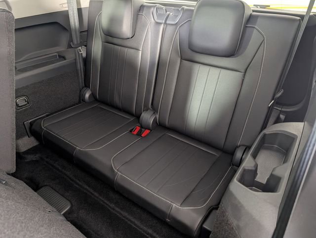 Used 2024 Volkswagen Tiguan SE image 29