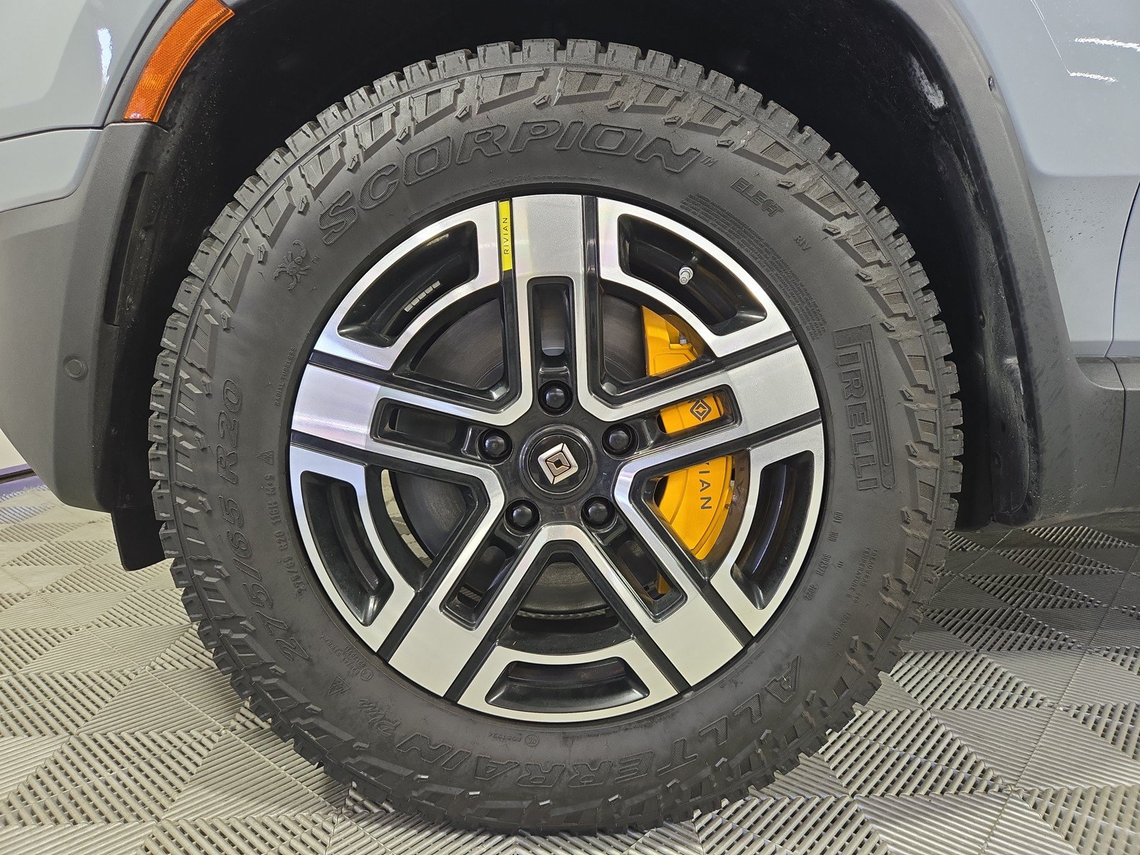 Used 2023 Rivian R1T Adventure AWD/4WD image 9