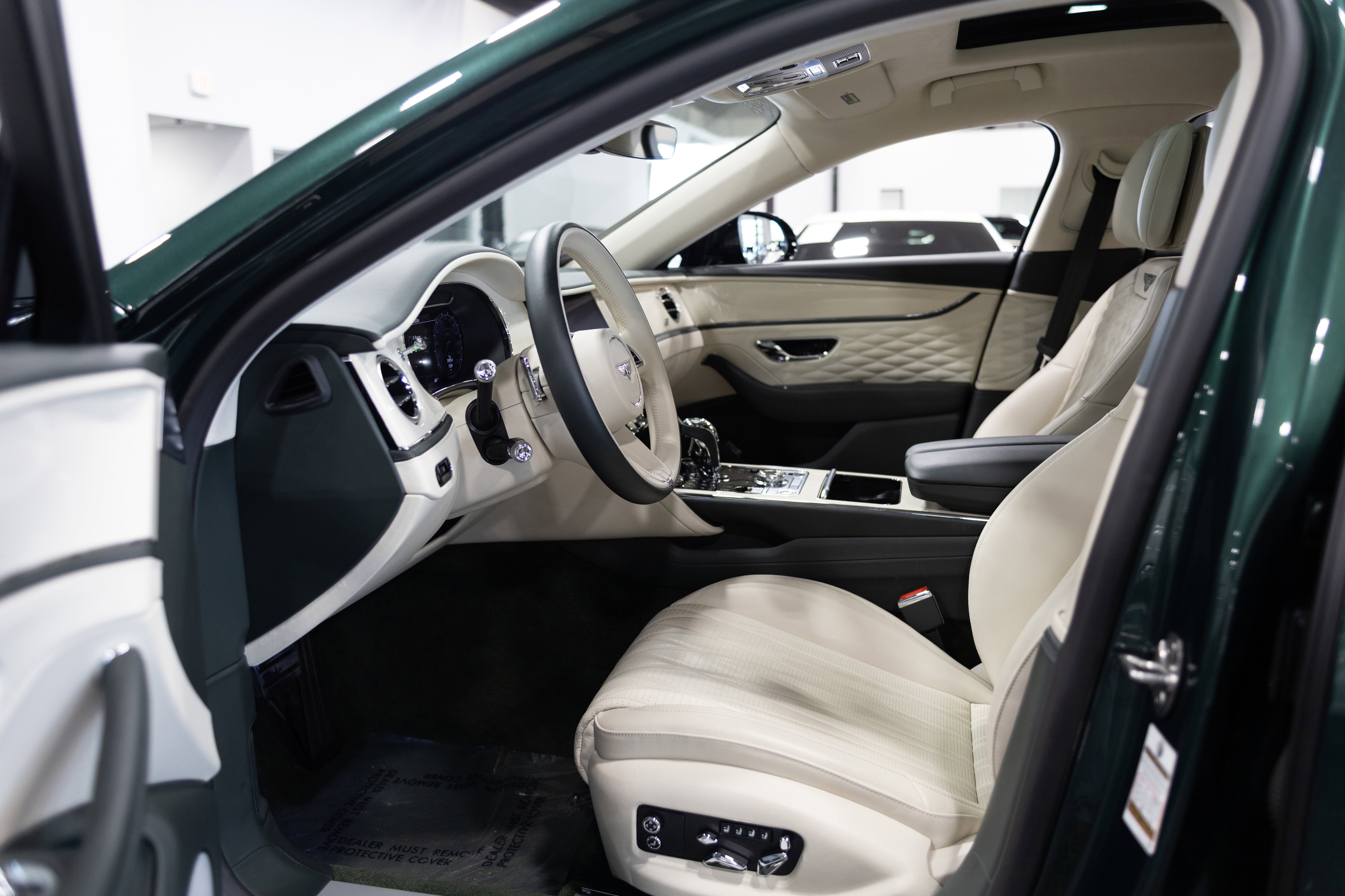 Used 2023 Bentley Flying Spur Plug-In Hybrid AWD/4WD image 13