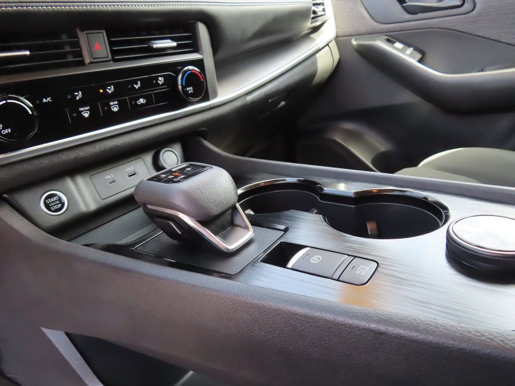 Used 2023 Nissan Rogue S AWD/4WD image 11