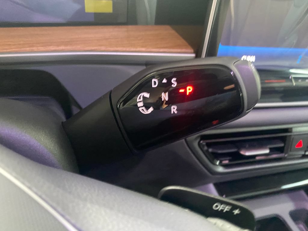 New 2026 Volkswagen Tiguan SEL R-Line AWD/4WD image 35