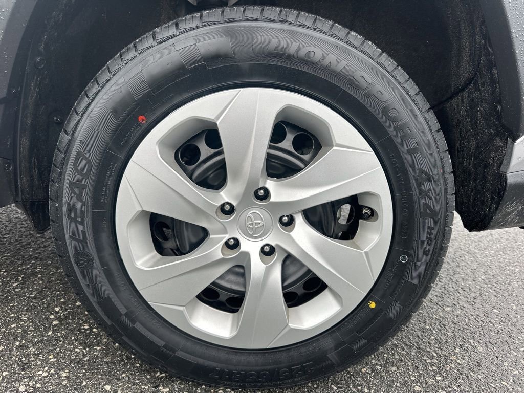 Used 2023 Toyota RAV4 LE image 27