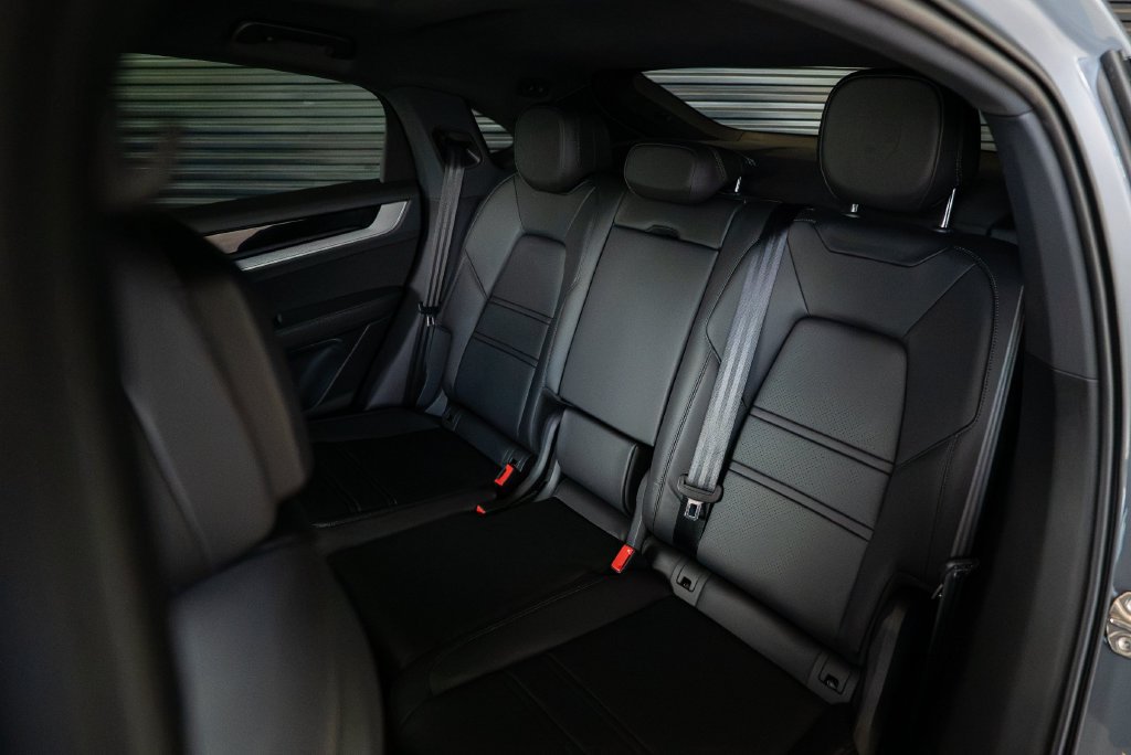 New 2026 Porsche Cayenne Coupe AWD/4WD image 24