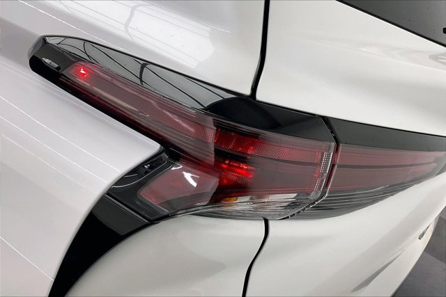 Used 2025 Toyota Sienna XLE image 30
