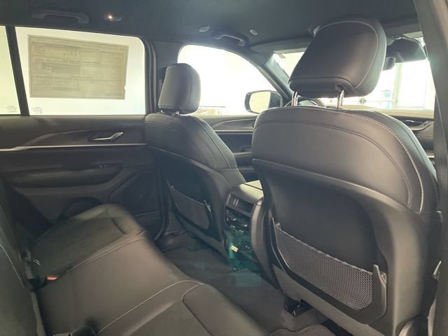 New 2026 Jeep Grand Cherokee Altitude AWD/4WD image 28