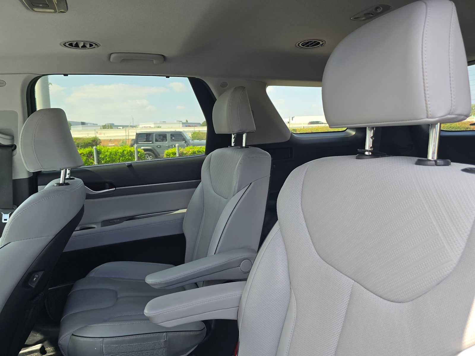 Used 2025 Hyundai Palisade SEL FWD image 19