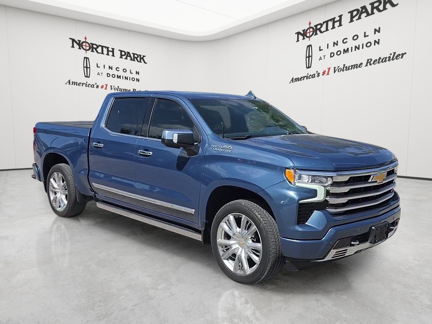 Used 2024 Chevrolet Silverado 1500 High Country AWD/4WD image 7