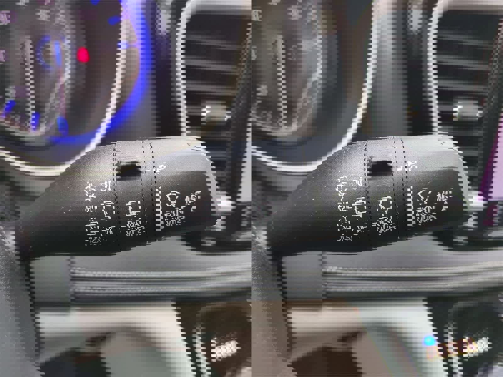 Used 2023 Chrysler Pacifica Touring-L image 25