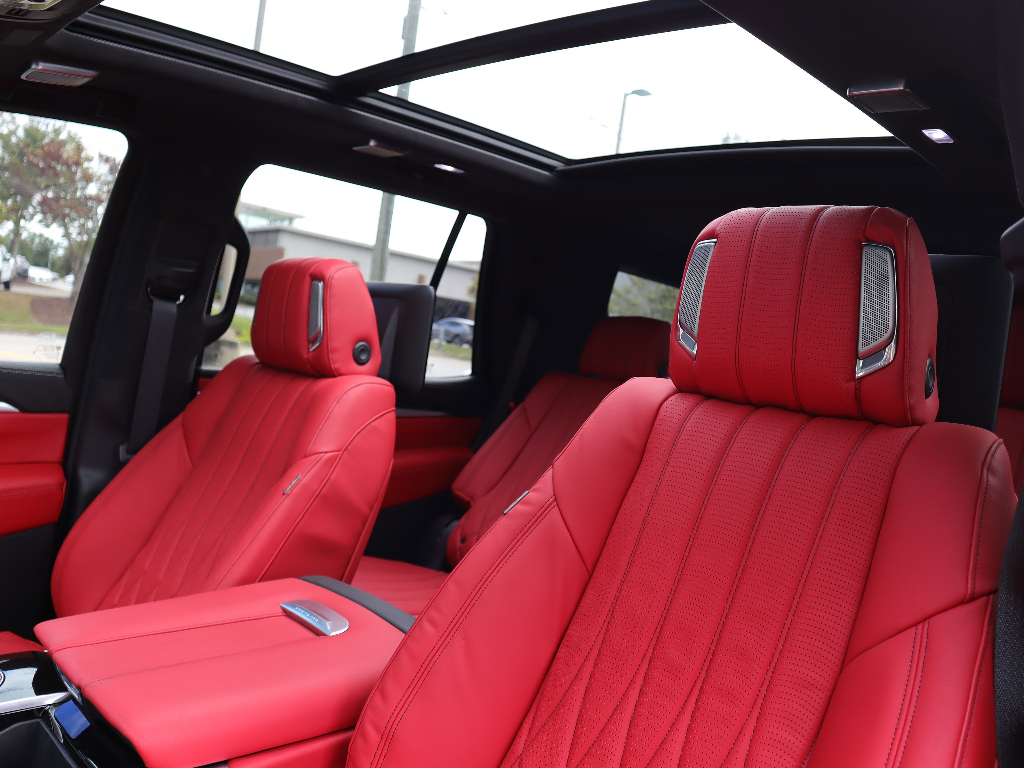 Used 2025 Cadillac Escalade Sport Platinum image 7