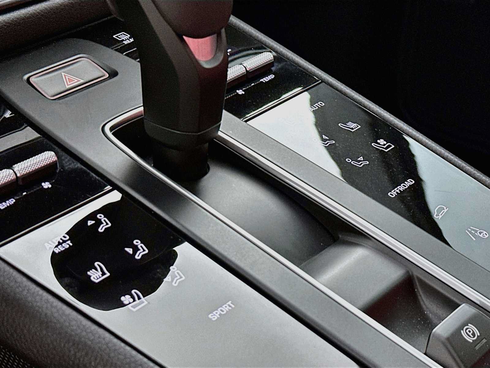 Certified 2026 Porsche Macan AWD/4WD image 21