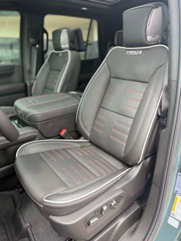 New 2026 GMC Yukon AT4 Ultimate AWD/4WD image 10